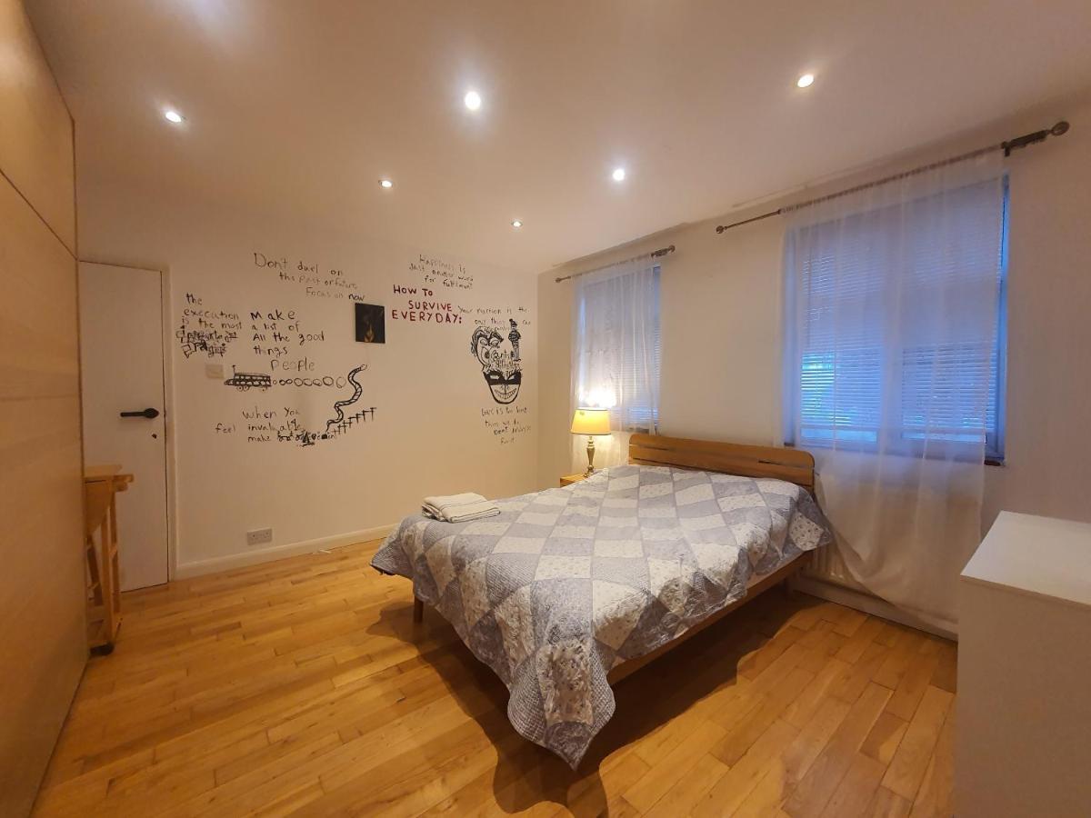 Art Double Bed Room Edgware Esterno foto