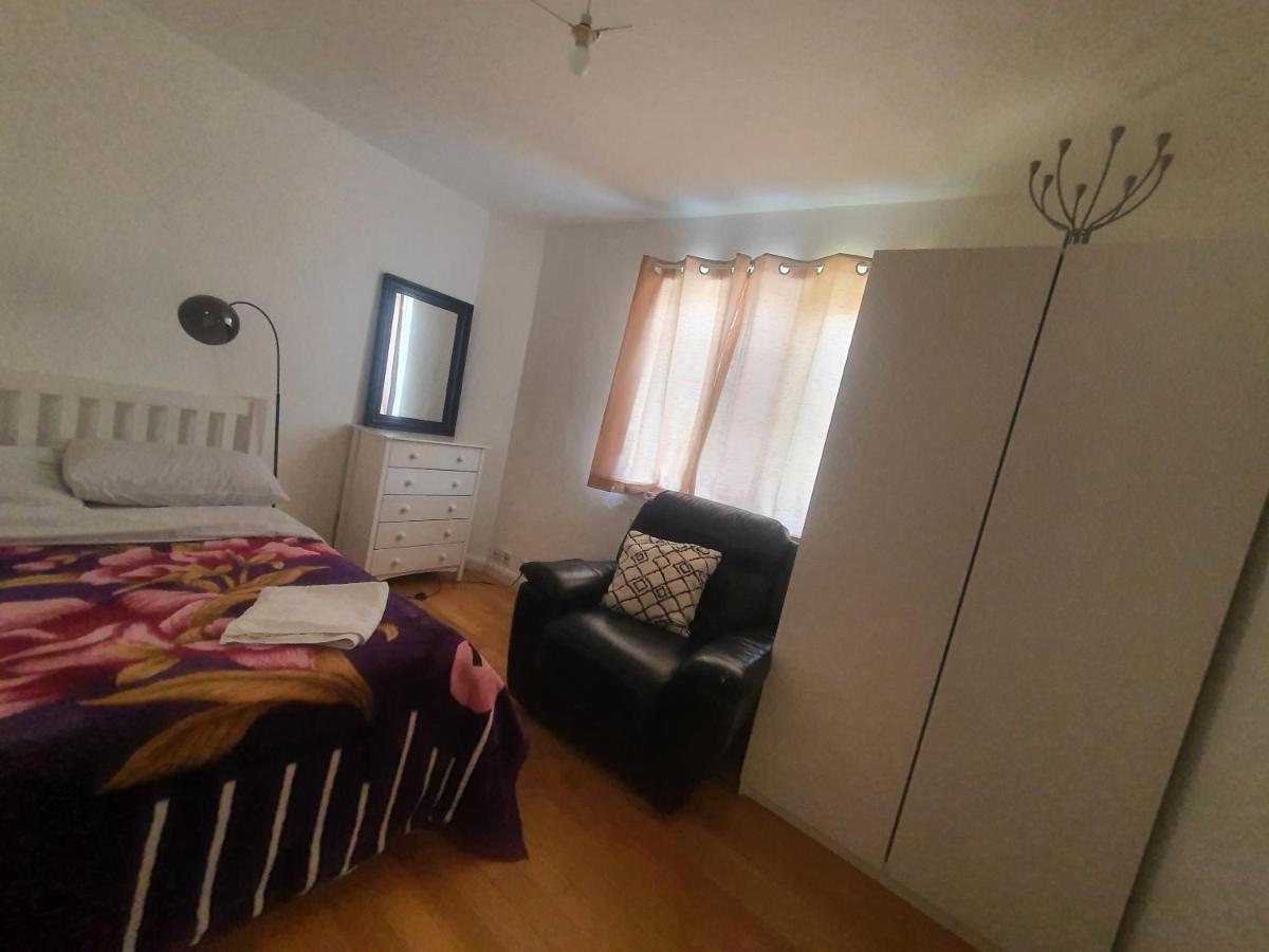 Art Double Bed Room Edgware Esterno foto